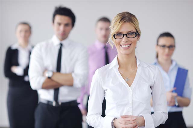 تنظيم ورشة تدريب متقدمة لتطوير قدرات الموظفين وتحسين الأداء في مختلف الأقسام