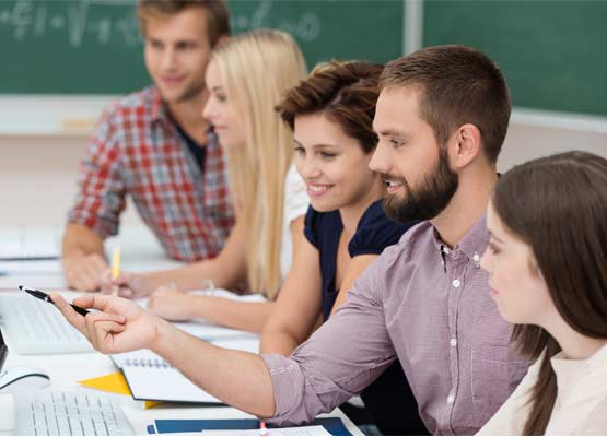 تنظيم ورشة تدريب متقدمة لتطوير قدرات الموظفين وتحسين الأداء في مختلف الأقسام